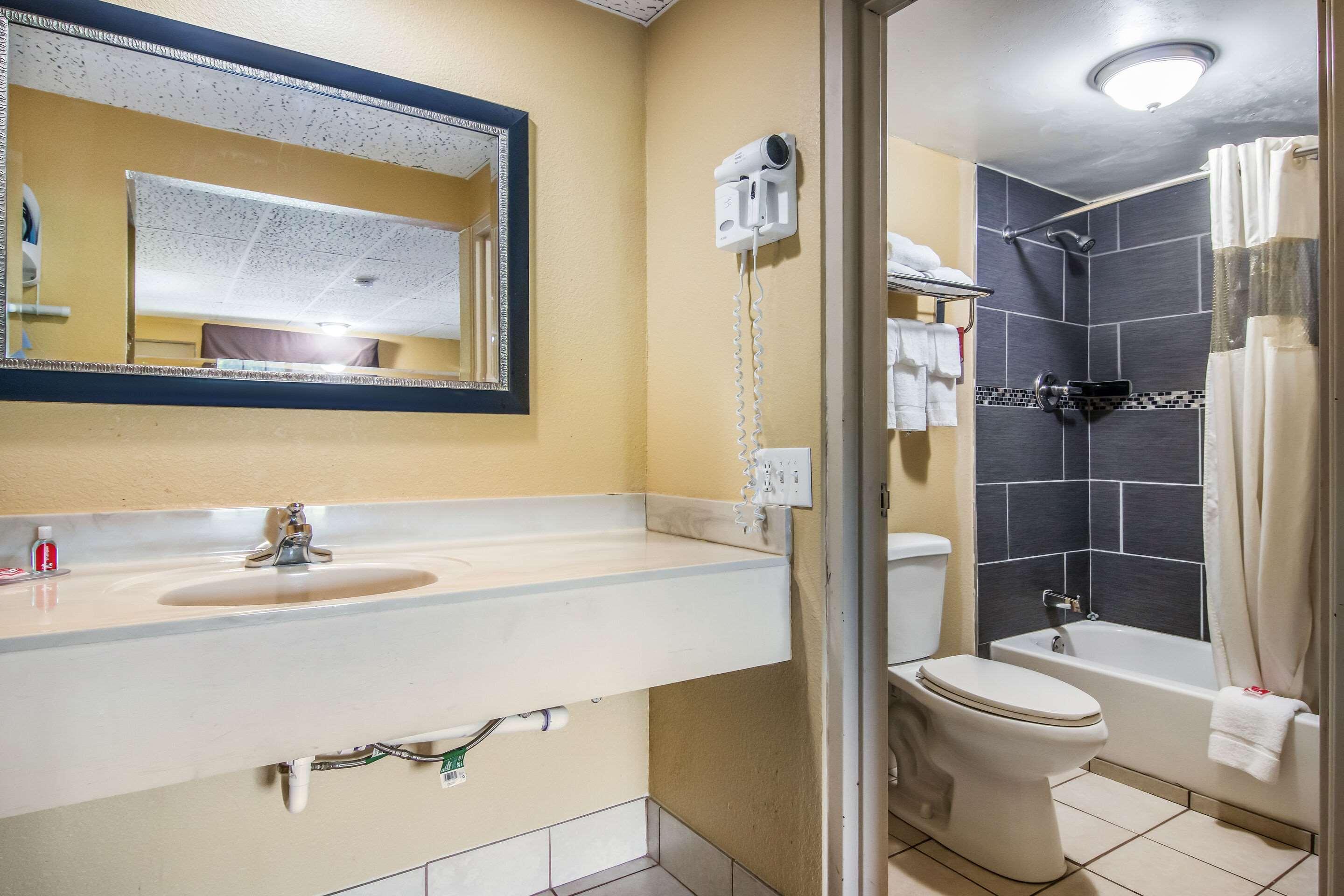 Econo Lodge Hotel Bradford Ngoại thất bức ảnh